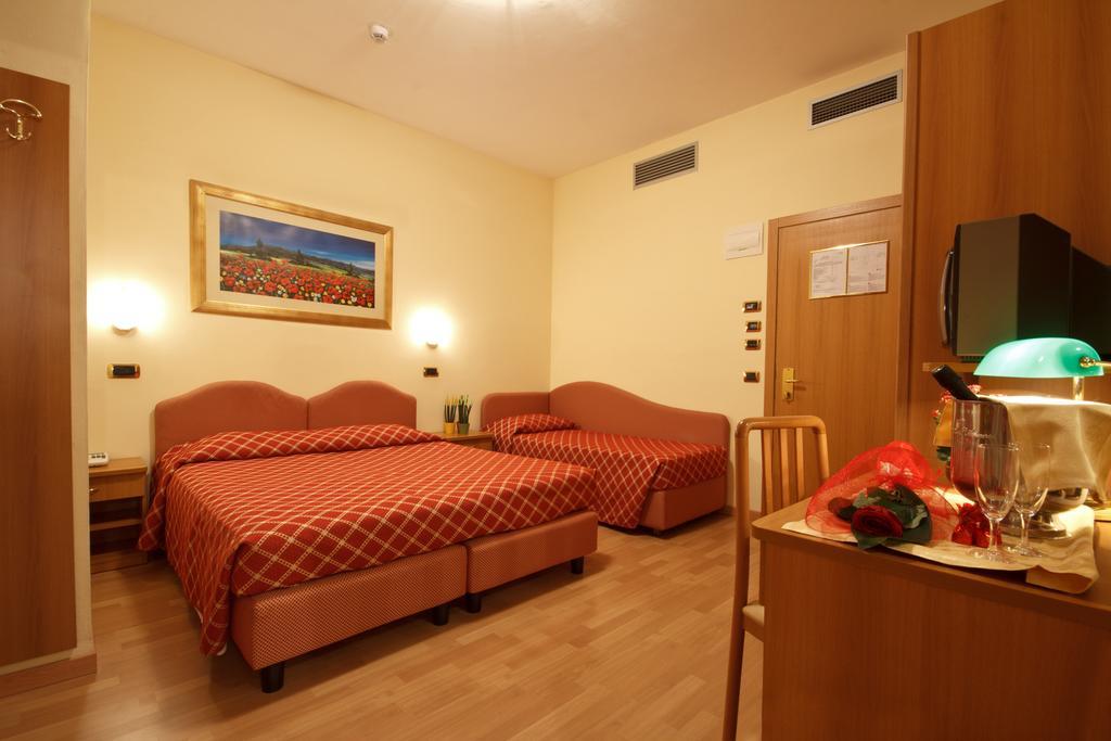 Hotel Villa Luca Chianciano Terme Exterior photo